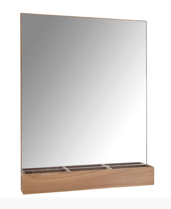 PRATICO MIRROR Specchio molato applicato su pannello di Teak naturale e dotato di vaschetta anch'essa in teak con pratici vani ideali per contenere cosmetici Attacchi solo per posizionamento verticale, misura standard disponibile nei formati 70 x 90 cm e 100 x 60 cm Specchi accessori arredo bagno Cipí