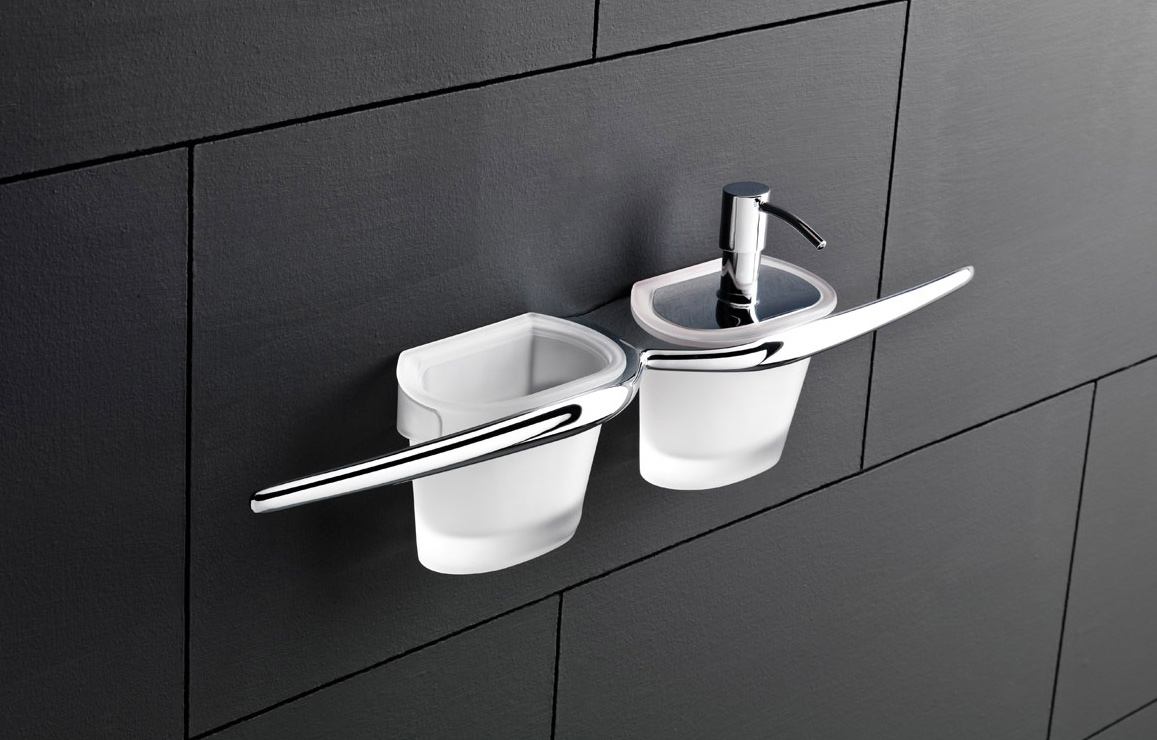 MU1524-VS serie MU Asta salviette doppia con dosatore e bicchiere in vetro satinato finitura cromo accessori bagno Capannoli