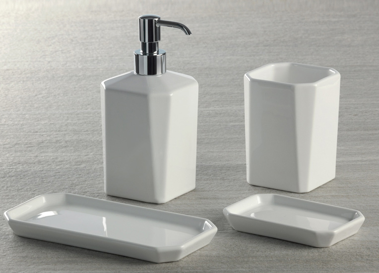 DIVA Serie in ceramica bianca: porta sapone, bicchiere e dosatore sapone liquido con pompetta in metallo finitura: Cromo Oggettistica Accessori Moderni Arredo Bagno Stilhaus