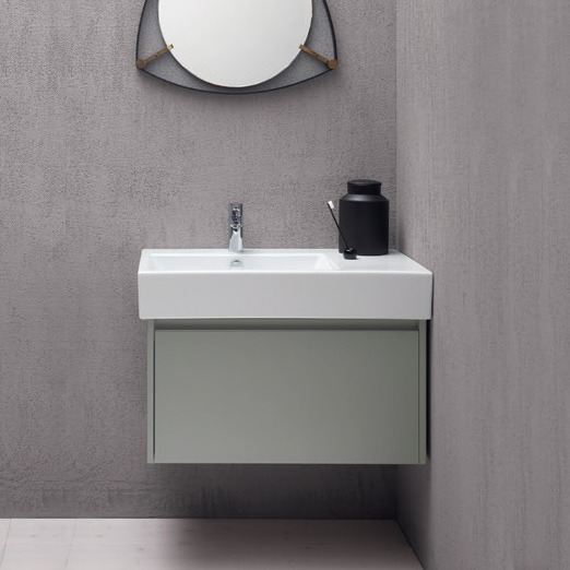 Kube 80x47 colore Bianco Lucido Lavabo con piano ceramico sinistro con foro troppopieno monoforo, predisposto per rubinetteria triforo. Installazione a sospensione e appoggio. Serie Kube Lavabi Gsi