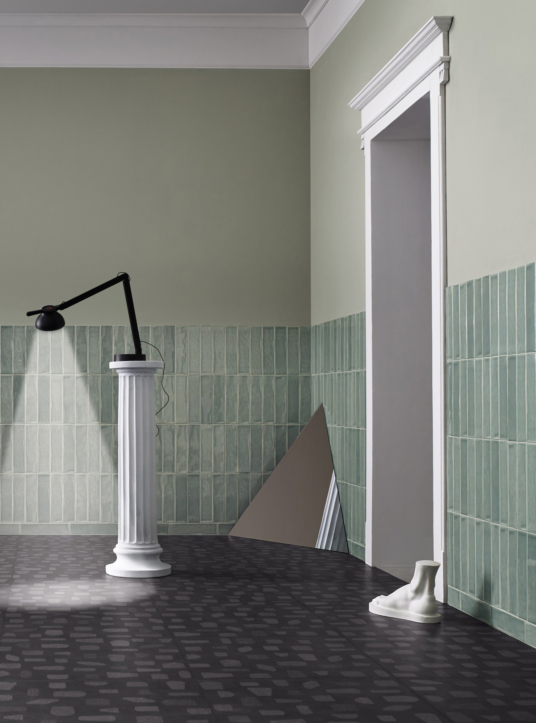 Resin Charcoal Form 60x60 Naturale Effetto Resina + Maiolica Fern 7,5x30 Naturale Effetto Maiolica Gres fine porcellanato ad impasto colorato Fragments by Pierre Charpin Serie Floor and More Piemme Ceramiche Piastrelle & Mosaici