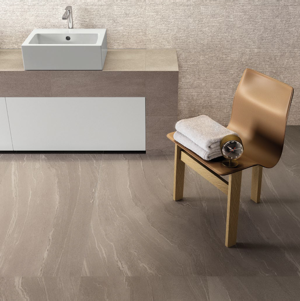 Taupe Nat. Rett. Minimal Naturale 30x60 + Taupe Nat. Rett. Martellata Naturale 60x120 + Sand Nat. Rett. Rullata Naturale 30x60 Stone Talk Serie Effetto Pietra Ergon Piastrelle & Mosaici